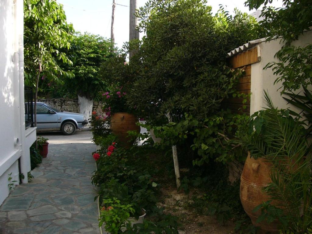 Oasis Studios Palaiochora Exterior foto